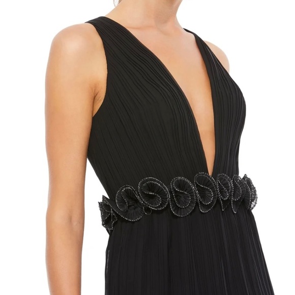 Mac Duggal Rosette Ruffle Layered Roseette Maxi Dress in black - Picture 3 of 3
